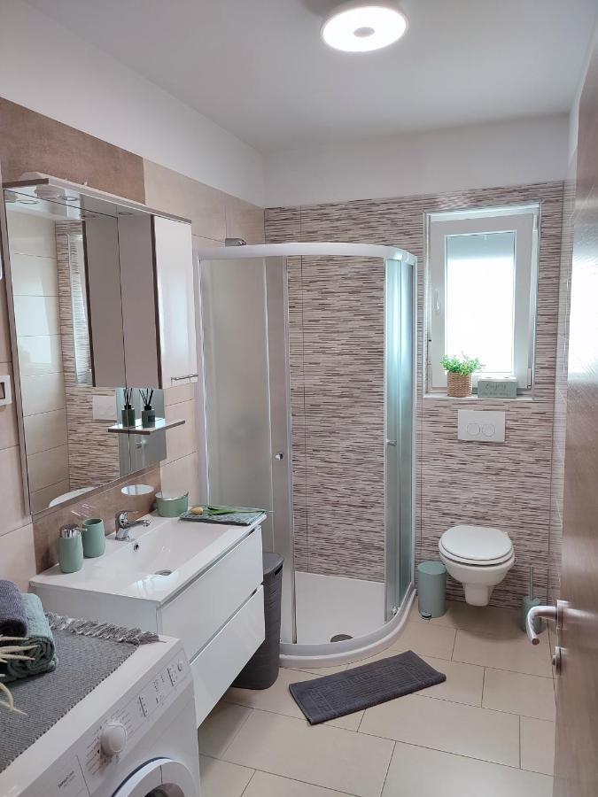 Nina Apartment Pula Bagian luar foto