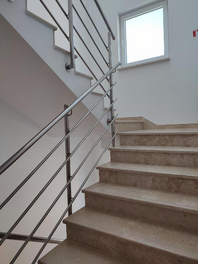 Nina Apartment Pula Bagian luar foto
